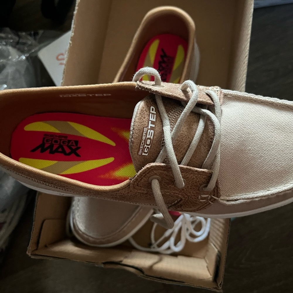 Skechers Go STEP tan Boat shoes size 7 women’s